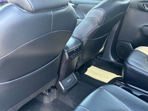 Used 2025 Toyota Highlander XSE AWD/4WD image 25