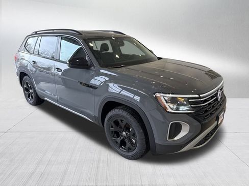 New 2026 Volkswagen Atlas Peak Edition image 7