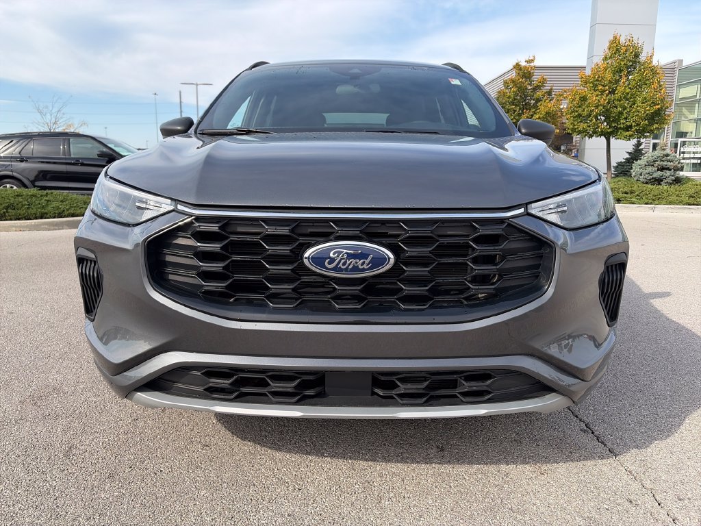 Used 2023 Ford Escape ST-Line w/ Equipment Group 301A FWD image 2