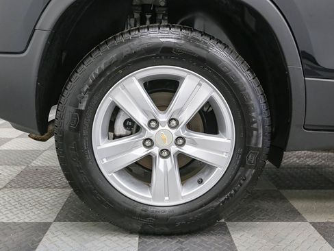 Used 2018 Chevrolet Trax LT w/ LT Convenience Package AWD/4WD image 15