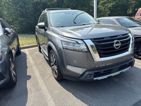 Used 2023 Nissan Pathfinder Platinum w/ Lighting Package (N93) AWD/4WD image 3
