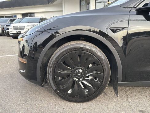 Used 2024 Tesla Model Y Long Range AWD/4WD image 11
