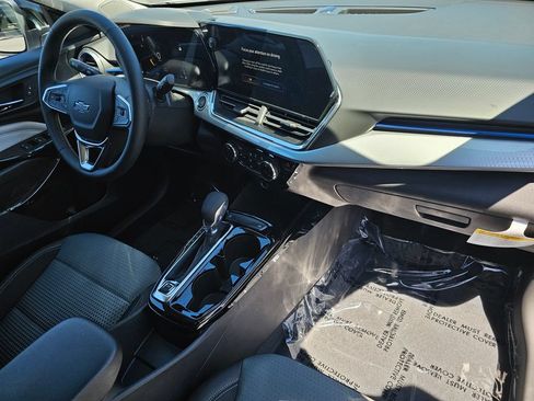 New 2026 Chevrolet Trax LT w/ Midnight Edition FWD image 8