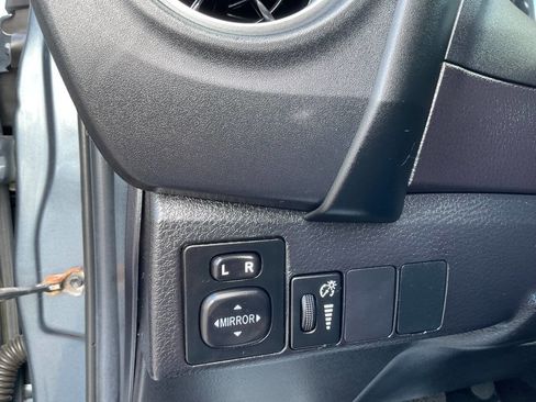 Used 2018 Toyota Corolla SE FWD image 25