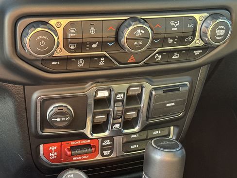 Used 2020 Jeep Gladiator Rubicon image 35