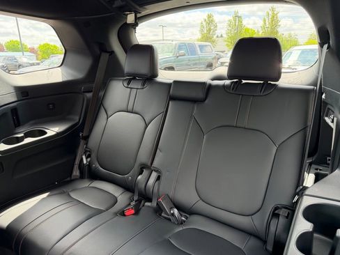 Used 2025 Honda Pilot TrailSport image 32