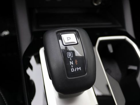 Used 2025 Mitsubishi Outlander SE image 24