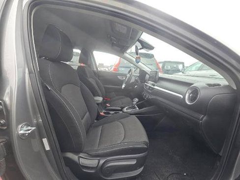 Used 2024 Kia Forte LXS FWD image 16