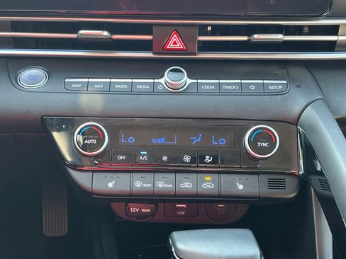 Used 2025 Hyundai Elantra SEL FWD image 33