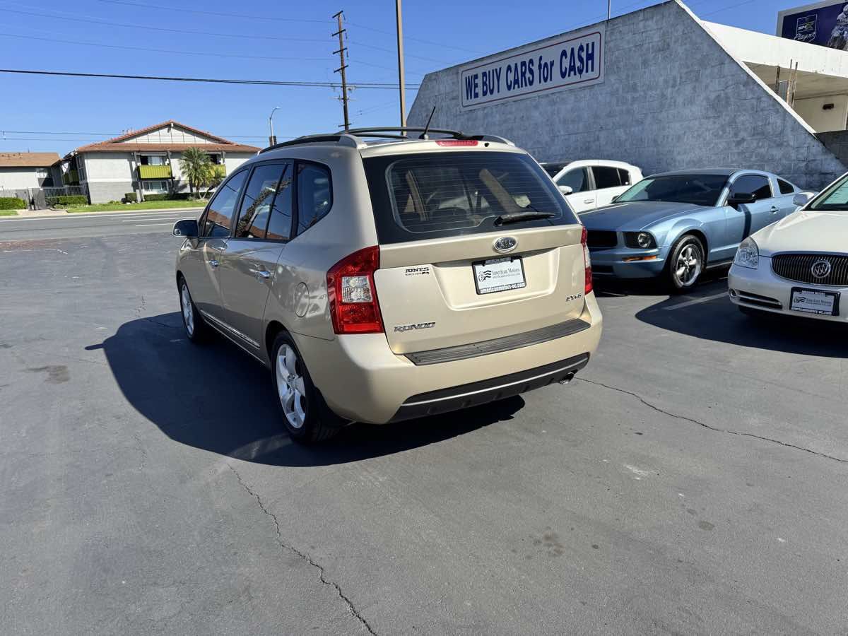 Used 2007 Kia Rondo EX w/ Premium Pkg FWD image 2