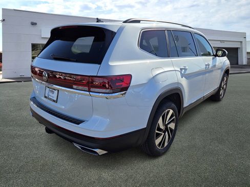 New 2026 Volkswagen Atlas SE FWD image 3