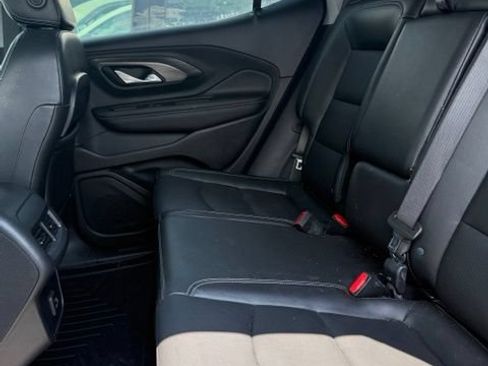 Used 2022 GMC Terrain SLT FWD image 4