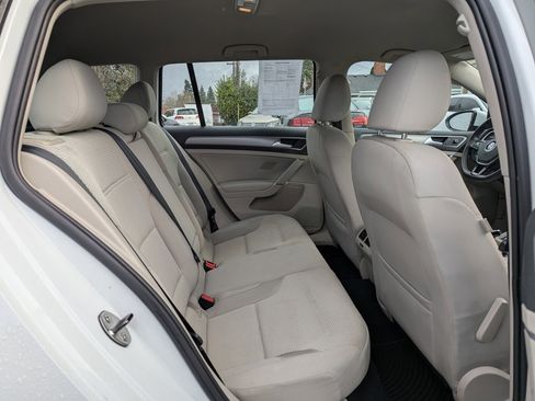 Used 2017 Volkswagen Golf S image 28