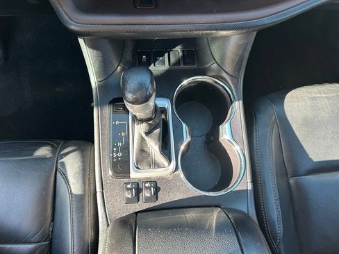 Used 2014 Toyota Highlander XLE FWD image 19
