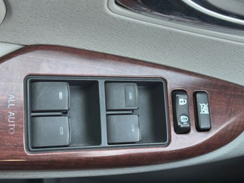 Used 2012 Toyota Sienna XLE image 18