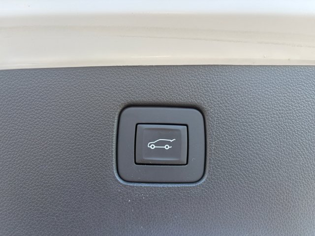 Used 2025 Buick Envista Sport Touring w/ Experience Buick Package FWD image 17