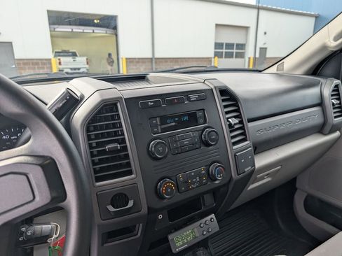 Used 2017 Ford F450 XL w/ Power Equipment Group image 25