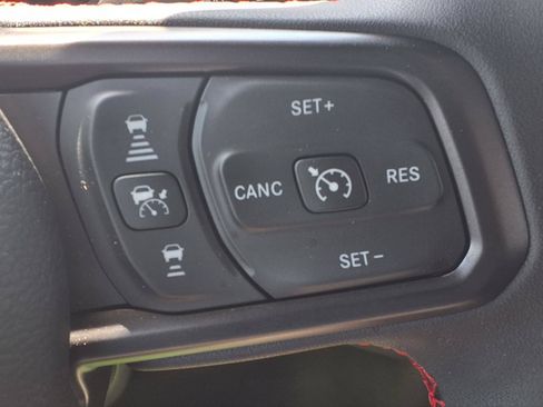 Used 2024 Jeep Gladiator Rubicon w/ Technology Group AWD/4WD image 14