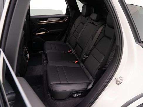 Used 2026 Porsche Cayenne AWD/4WD image 28