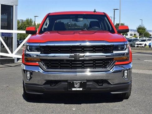 Used 2018 Chevrolet Silverado 1500 LT w/ LT Eassist Package image 8