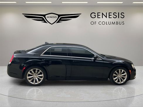 Used 2017 Chrysler 300 Limited image 7