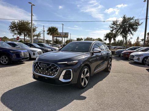 Used 2025 Audi SQ5 Premium Plus image 2