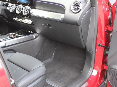 Used 2023 Mercedes-Benz EQB 300 4MATIC image 36