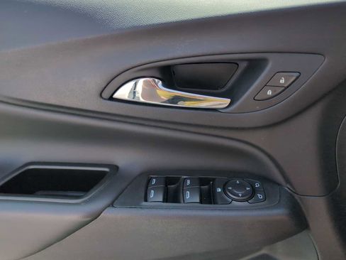 Used 2024 Chevrolet Equinox LT FWD image 22