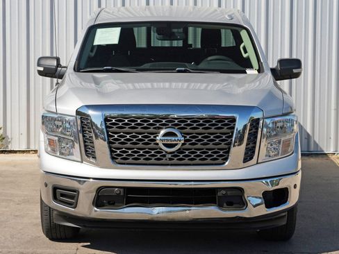 Used 2018 Nissan Titan SV w/ SV Convenience Package image 33