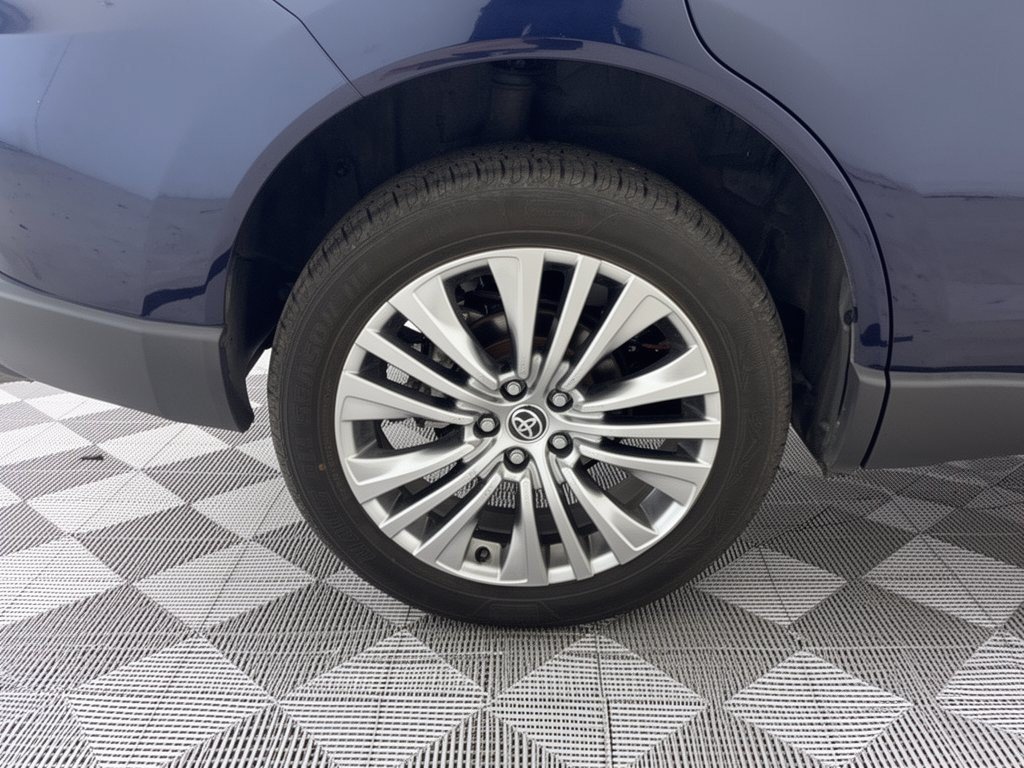 Used 2021 Toyota Venza XLE w/ Softex Package AWD/4WD image 13