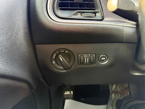 Used 2015 Dodge Challenger SXT image 17