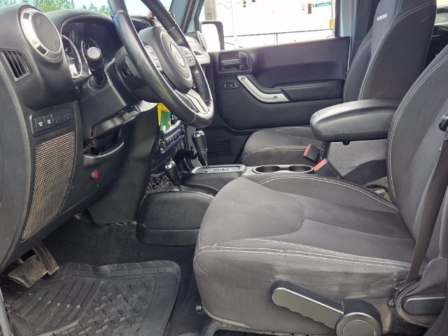 Used 2015 Jeep Wrangler Unlimited Rubicon w/ Connectivity Group AWD/4WD image 6