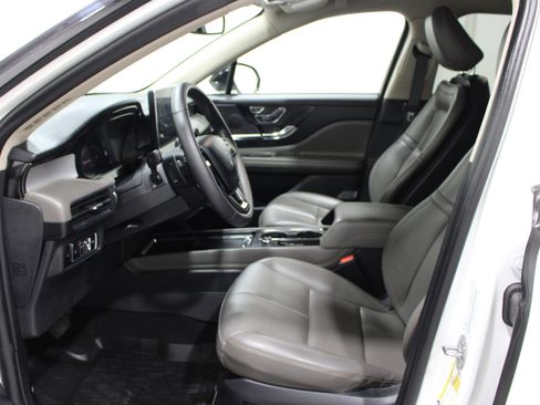 Used 2025 Lincoln Corsair FWD image 3