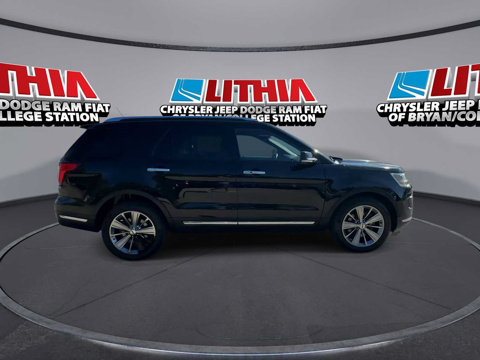 Used 2018 Ford Explorer Limited w/ Ford Safe & Smart Package AWD/4WD image 9