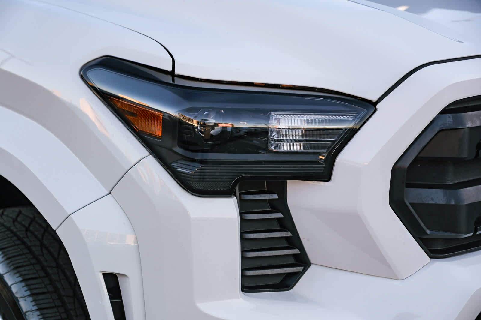 Certified 2024 Toyota Tacoma SR5 AWD/4WD image 14