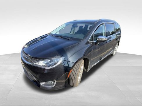 Used 2019 Chrysler Pacifica Limited FWD image 2