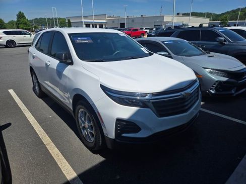 Used 2024 Chevrolet Equinox LS FWD image 3