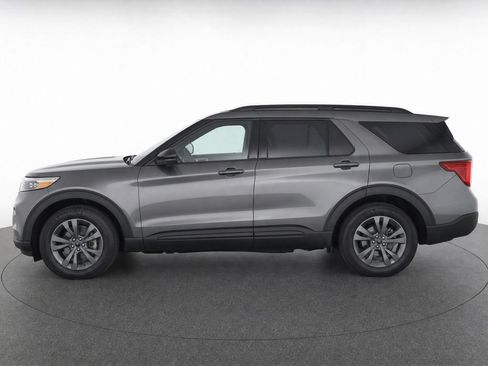 Used 2023 Ford Explorer XLT w/ Equipment Group 202A AWD/4WD image 22