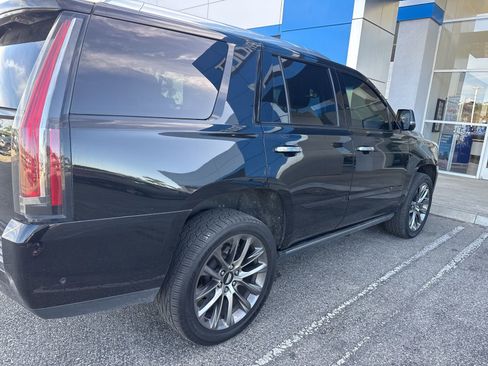 Used 2019 Cadillac Escalade Premium Luxury w/ Escalade Sport Edition image 4