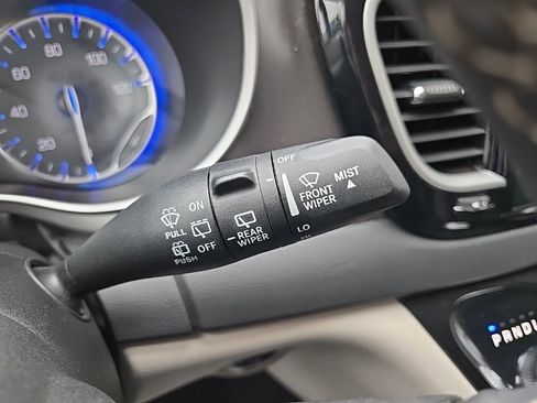 Used 2024 Chrysler Pacifica Touring-L image 42