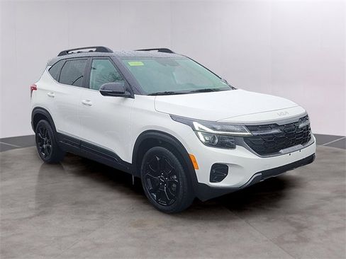 Certified 2024 Kia Seltos X-Line image 3