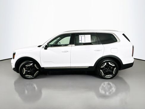 Used 2023 Kia Telluride EX w/ EX Captain's Chair Package image 4