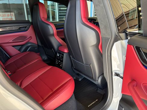 Used 2025 Porsche Macan Turbo Electric w/ Premium Package image 37