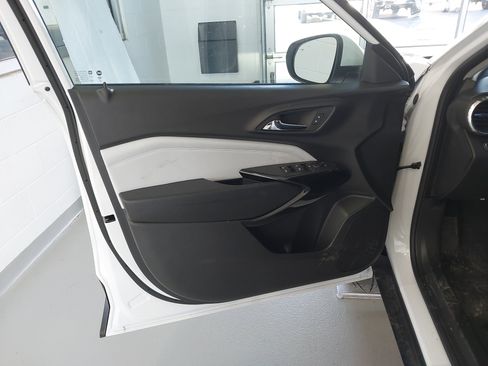 Used 2025 Chevrolet Trax LT w/ Driver Confidence Package image 25