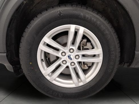 Used 2024 Ford Explorer XLT w/ Equipment Group 202A AWD/4WD image 3