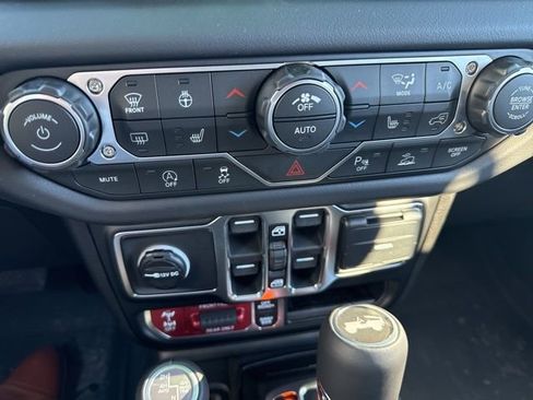 Used 2026 Jeep Wrangler Unlimited Rubicon AWD/4WD image 24