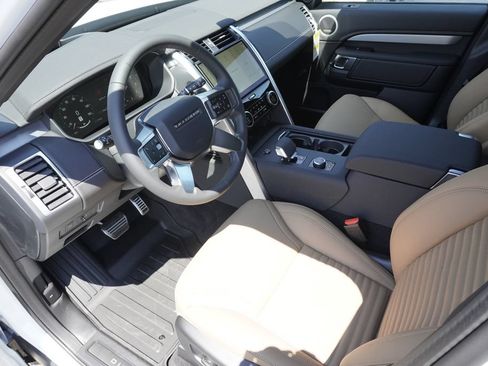 New 2026 Land Rover Discovery Dynamic SE AWD/4WD image 18