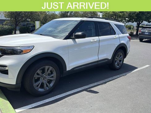 Used 2022 Ford Explorer XLT w/ Equipment Group 202A AWD/4WD image 1