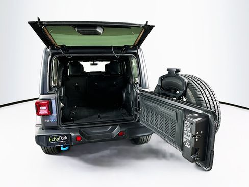 Used 2023 Jeep Wrangler Unlimited Sahara w/ Cold Weather Group AWD/4WD image 27