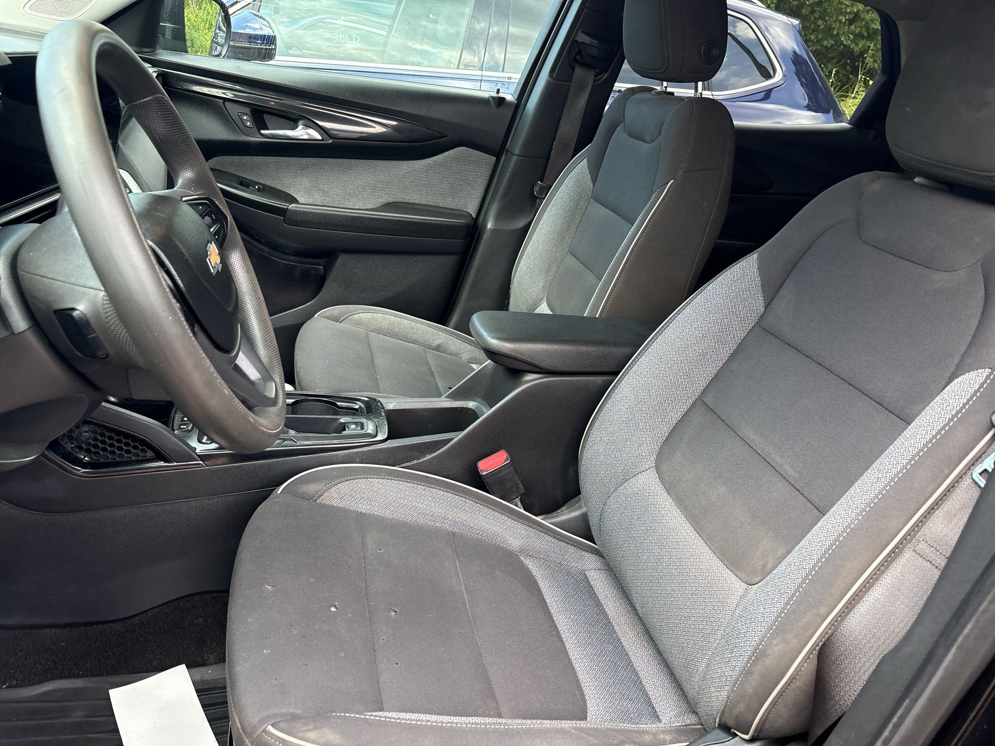 Used 2024 Chevrolet TrailBlazer LS w/ LS Convenience Package FWD image 2